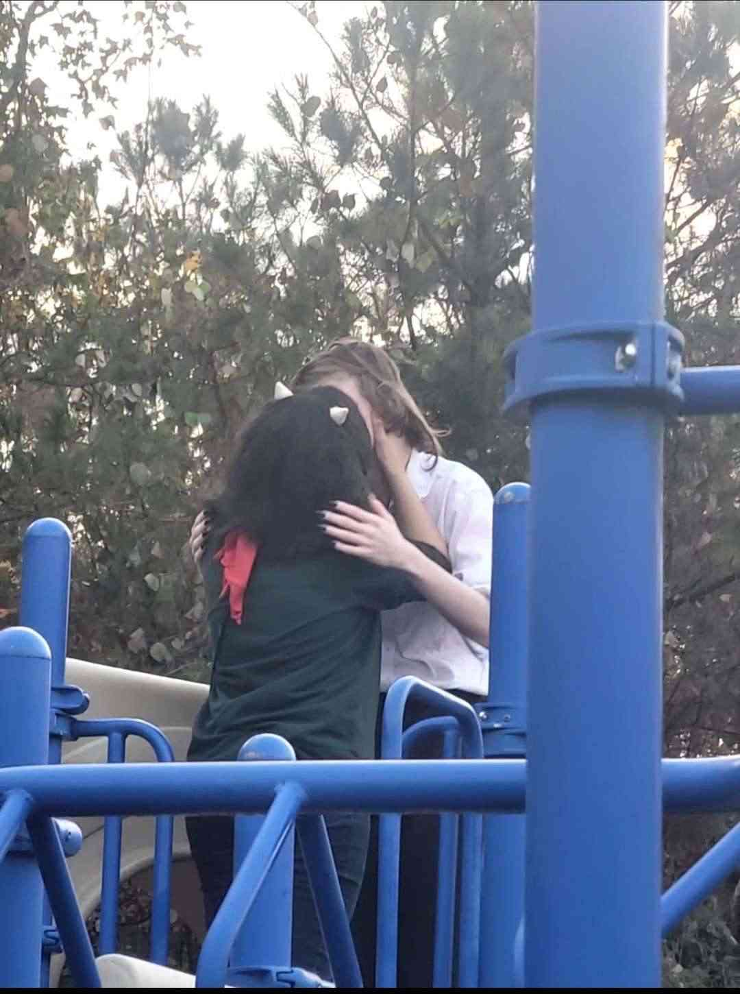 boys kissing